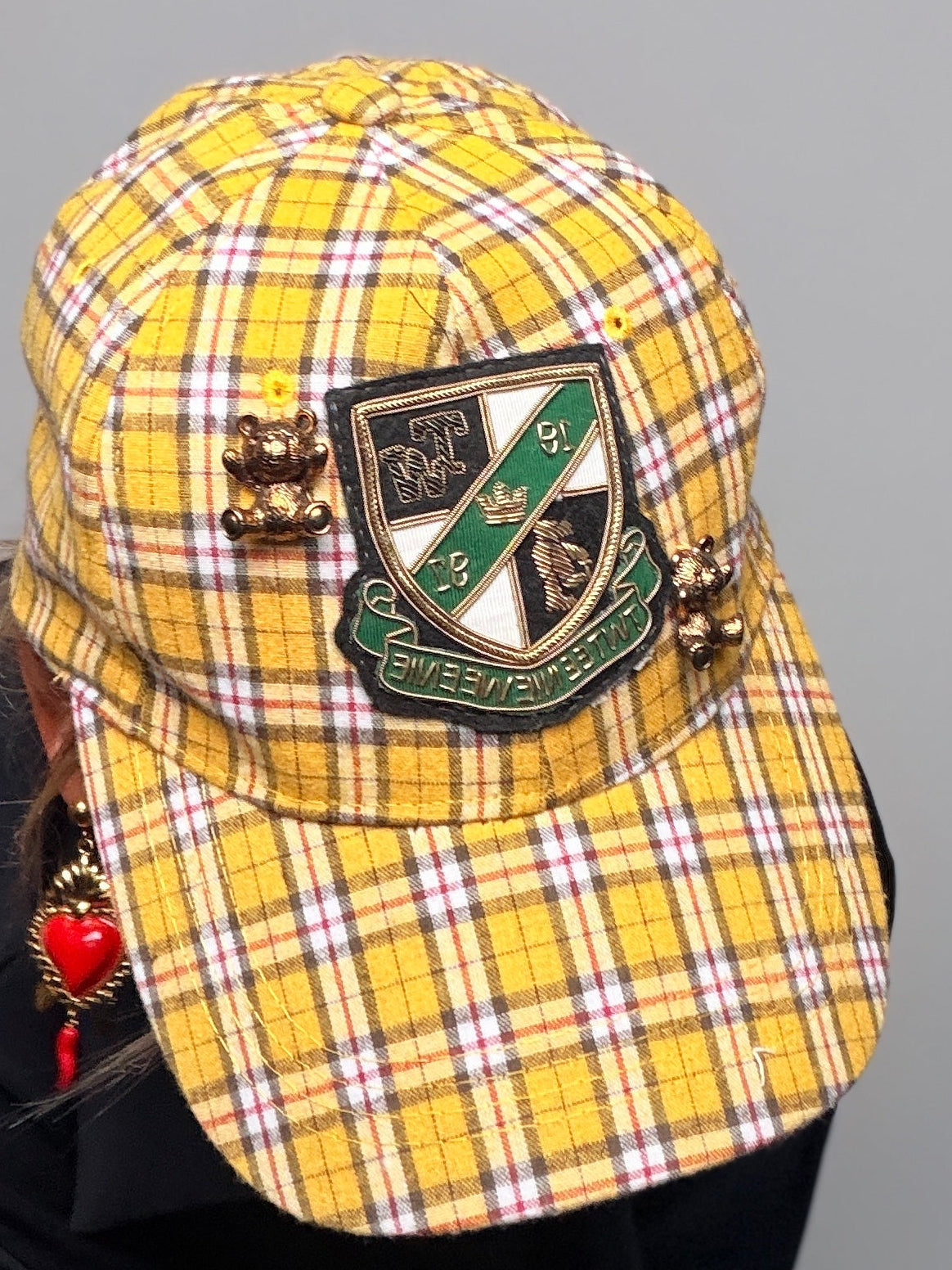 Berretto Tartan Giallo con Stemma