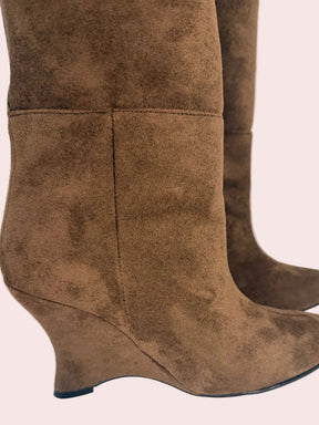 Stivale alto trasformabile con punta affusolata