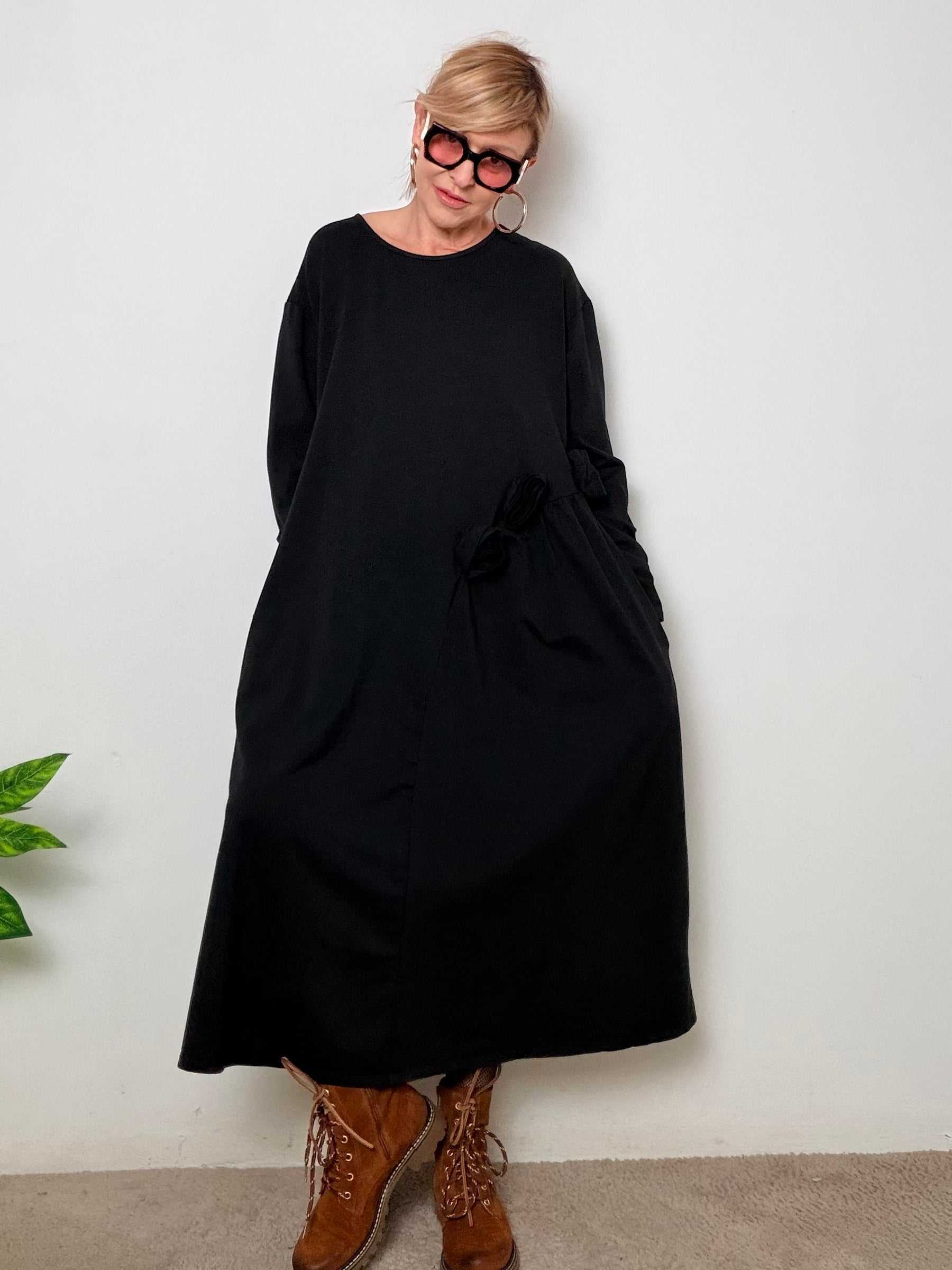 Abito lungo morbido con dettaglio laterale