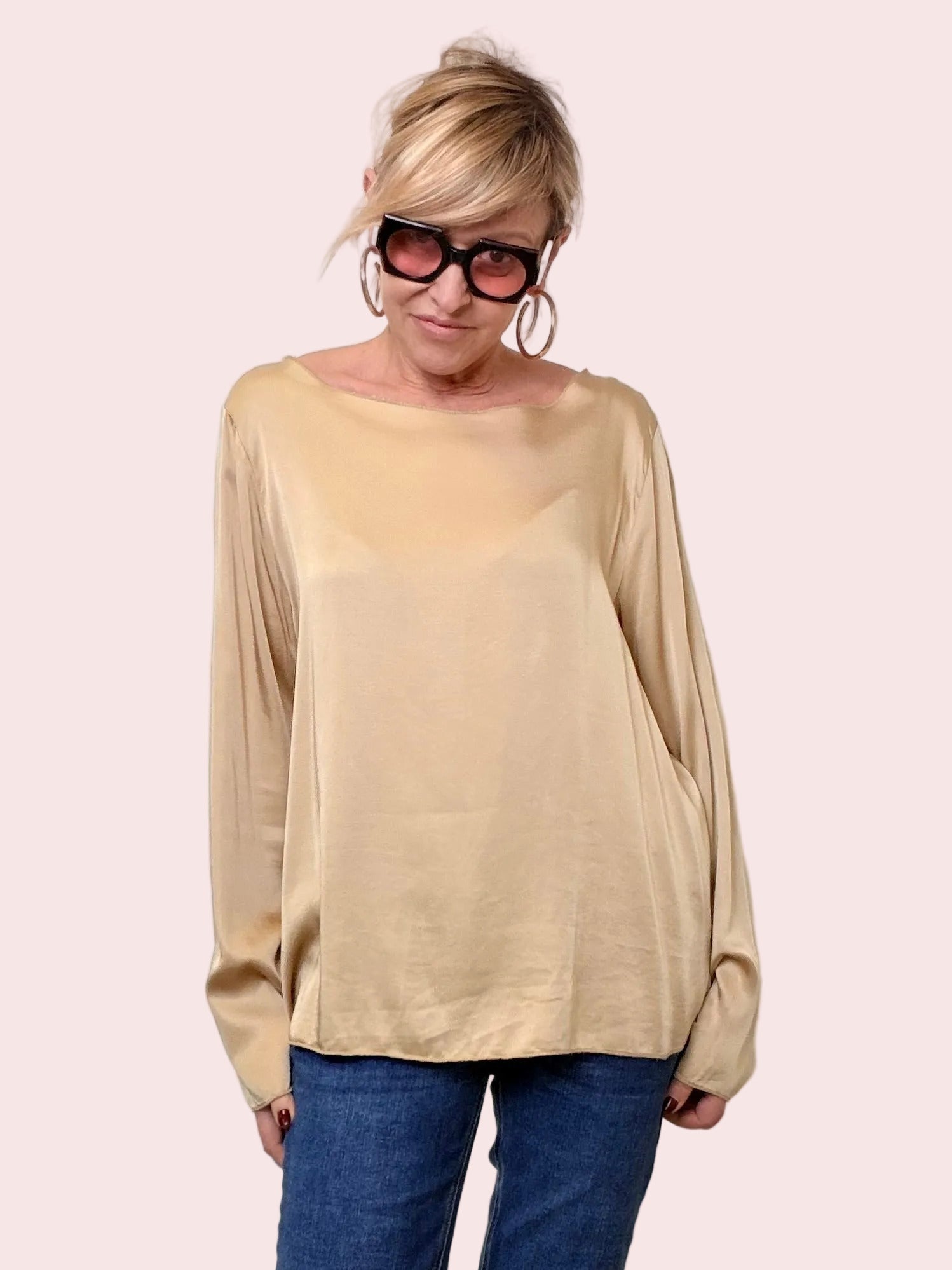 Maglia fluida in viscosa dal mood essenziale