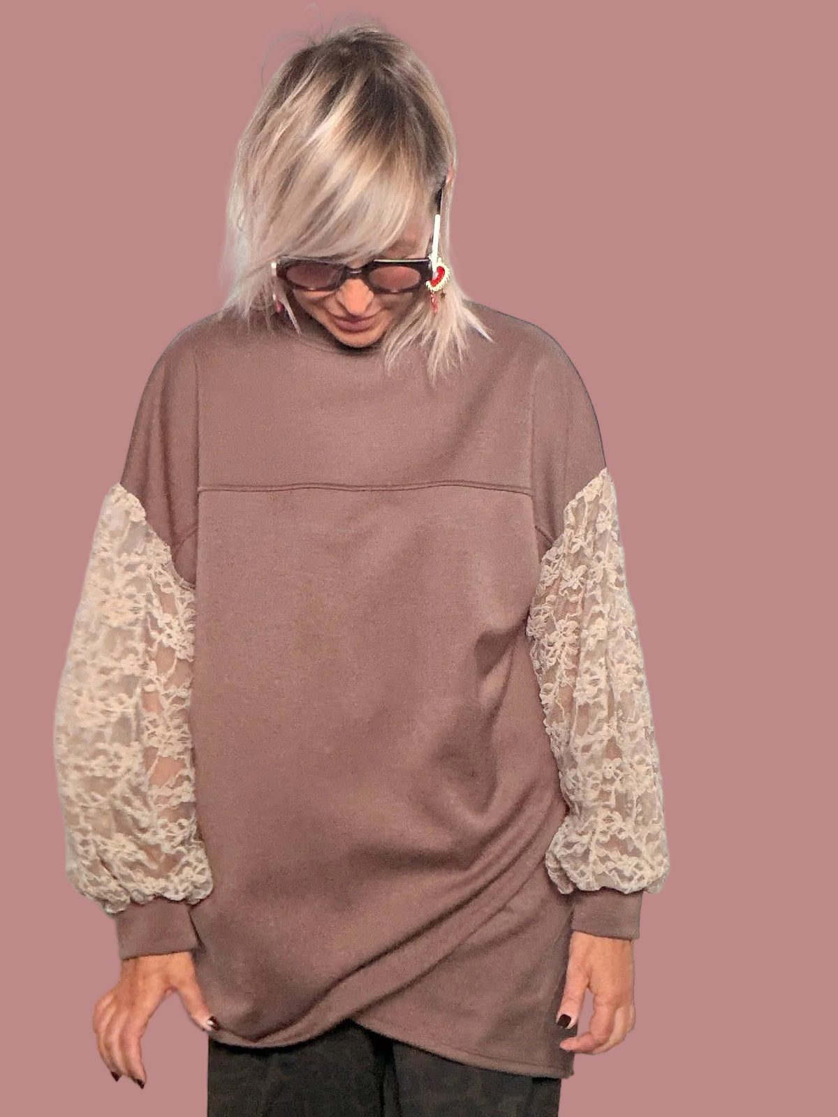 Felpa oversize mauve con maniche in pizzo sangallo - vista frontale