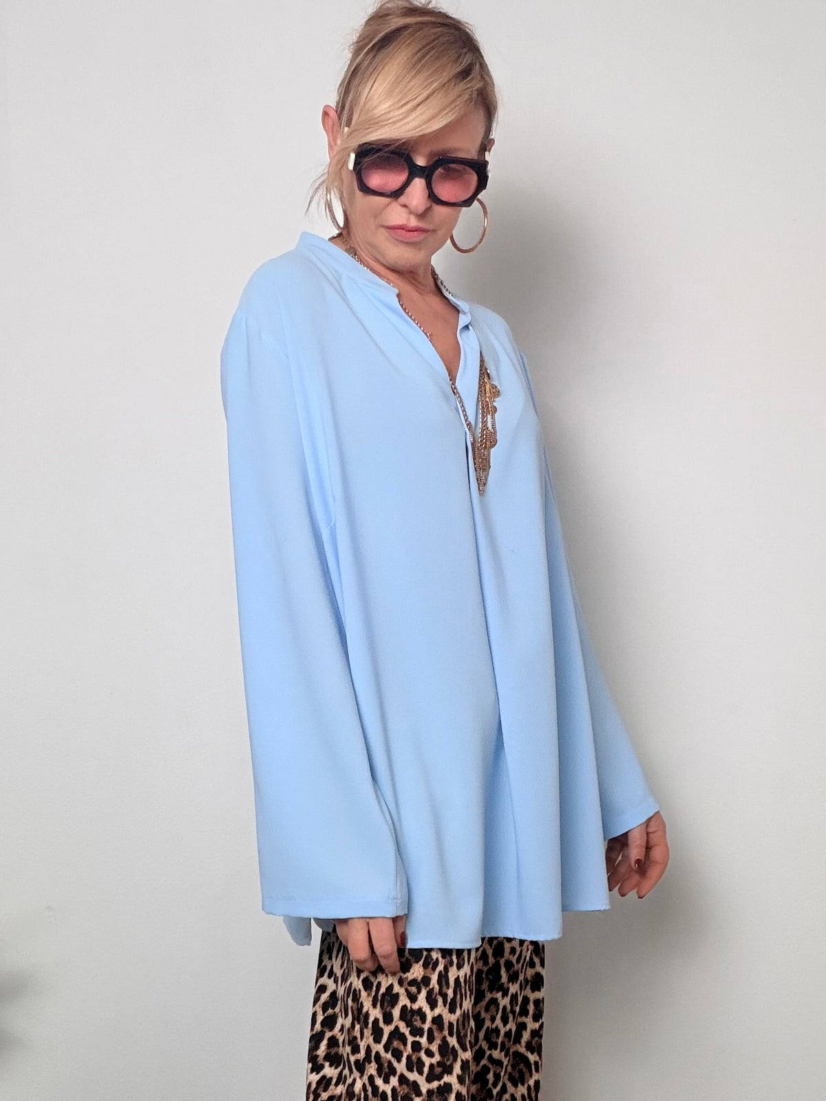 Camicia over fluida con scollo a V