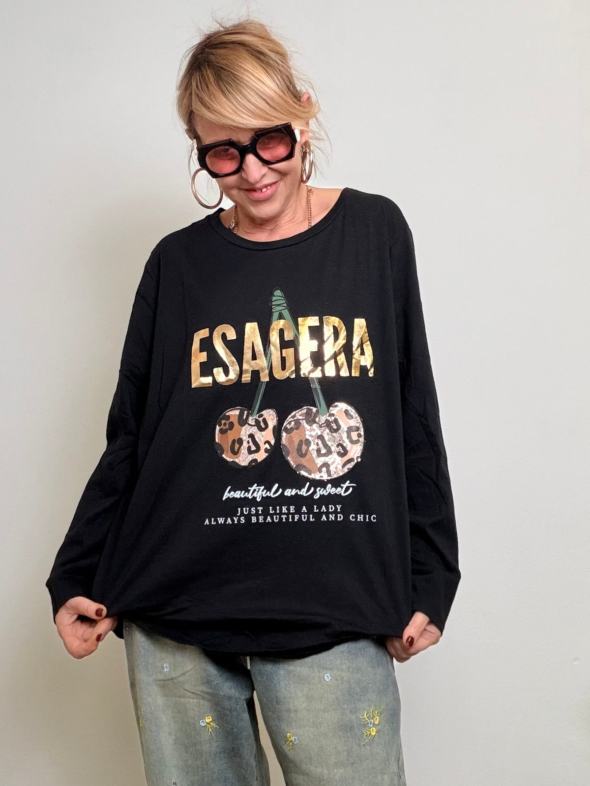 T-shirt over con stampa ironica e dettaglio animalier