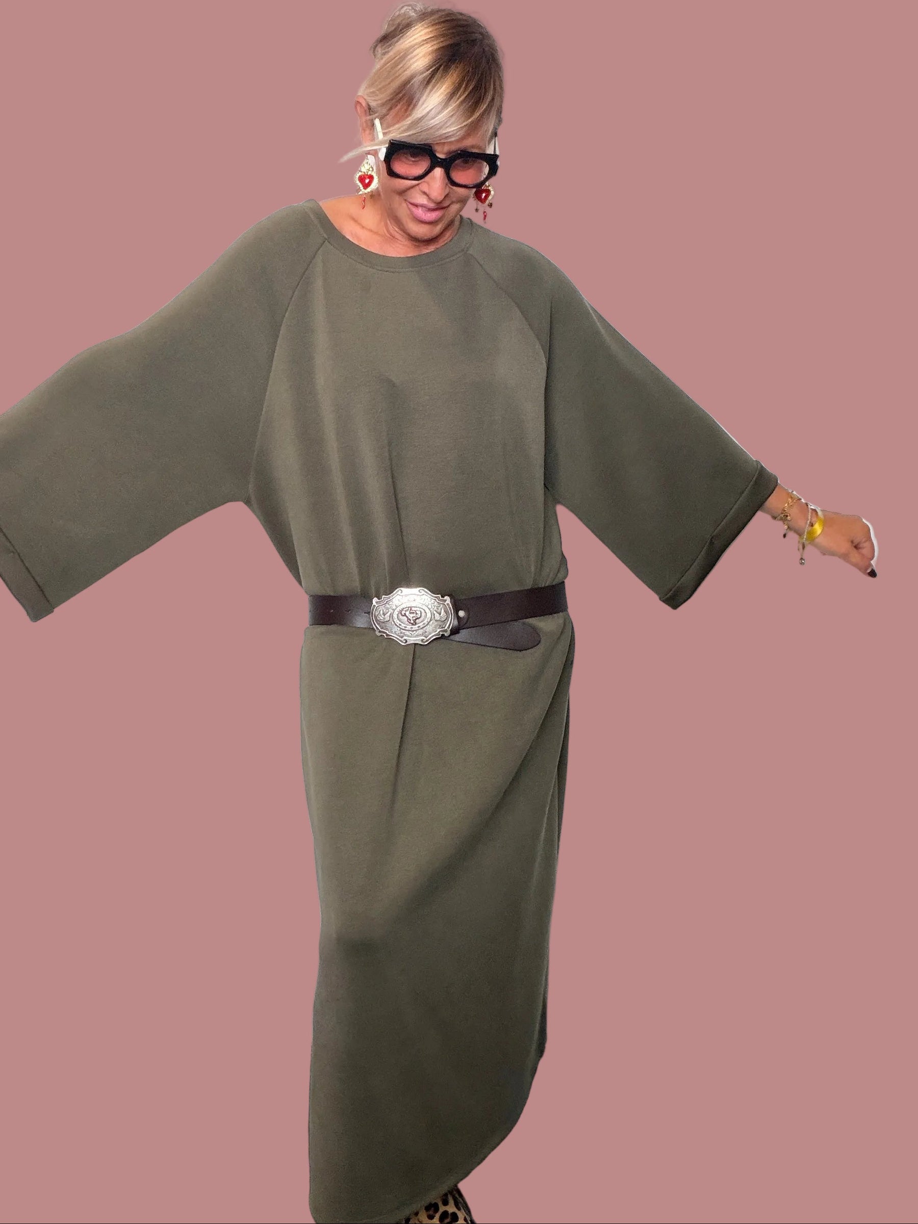 Abito oversize modal marrone - dettaglio posa