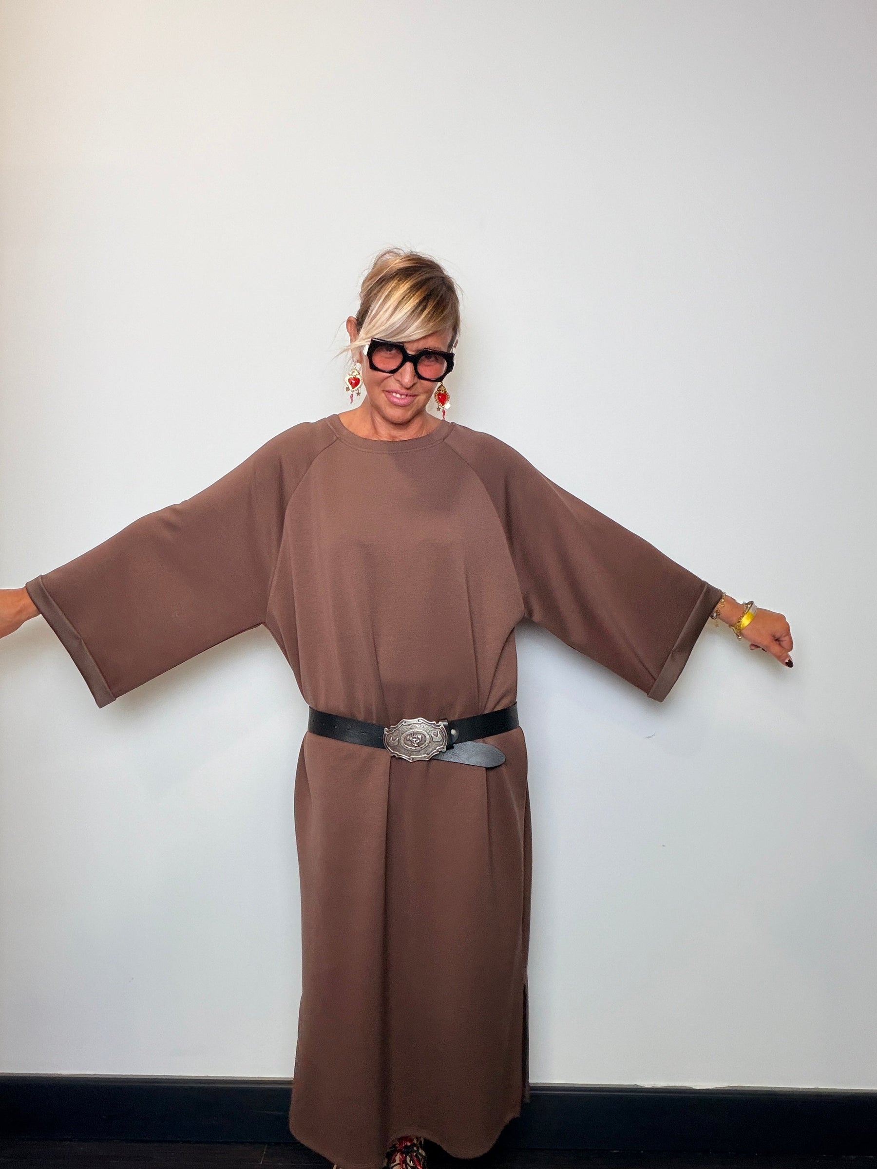Abito oversize modal marrone - vista intera senza cintura