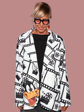 Blazer oversize stampa cinema pop art - vista frontale con personaggio cartoon sulla tasca