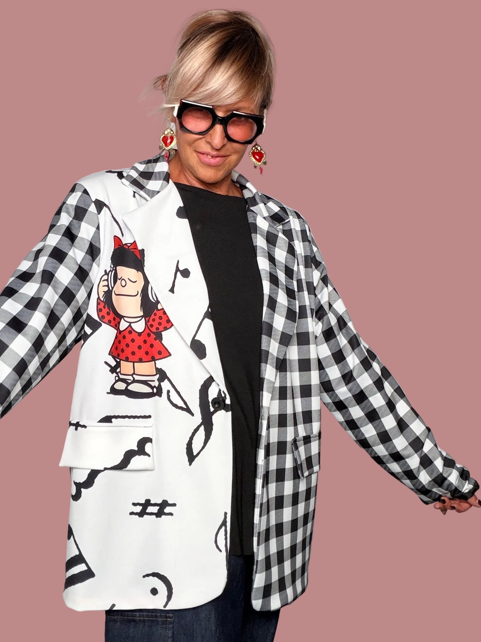 Blazer oversize pied de poule pop art - vista frontale con personaggi cartoon colorati e smile