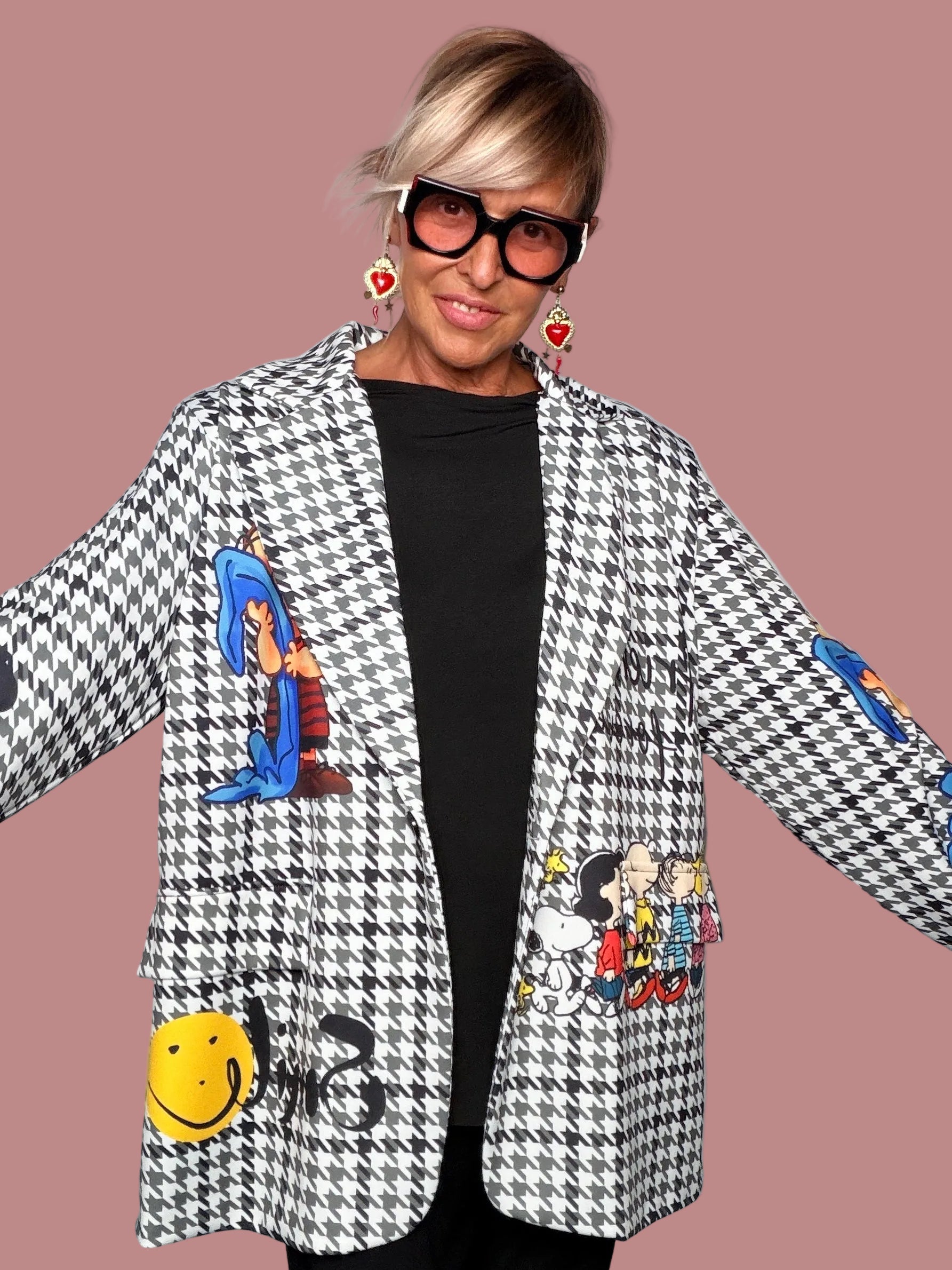Blazer bicolor gingham note musicali - vista frontale con personaggio cartoon bambina rossa