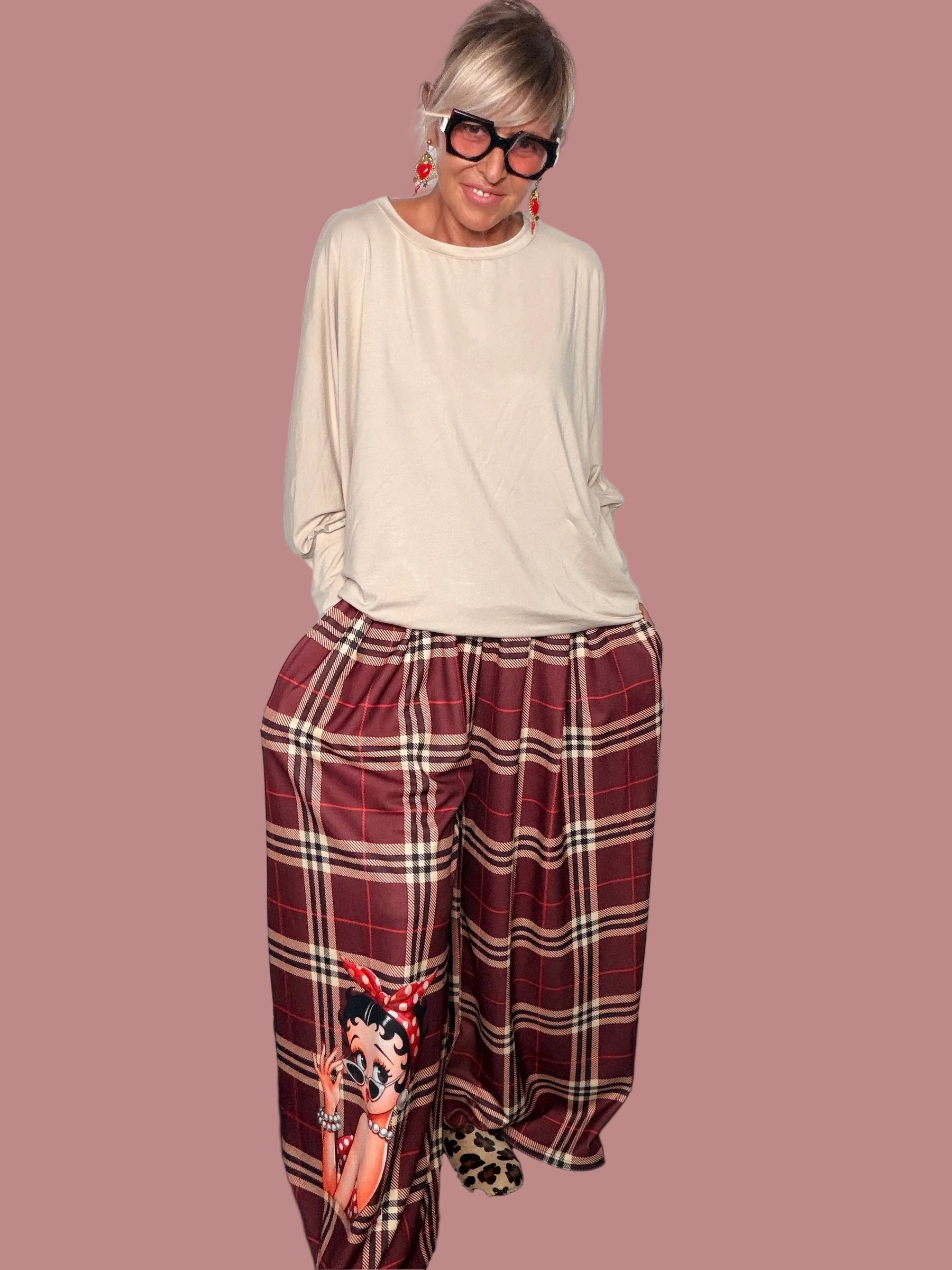 Pantalone palazzo tartan pop art - gamba larga con maxi personaggio pin-up cartoon anni 50