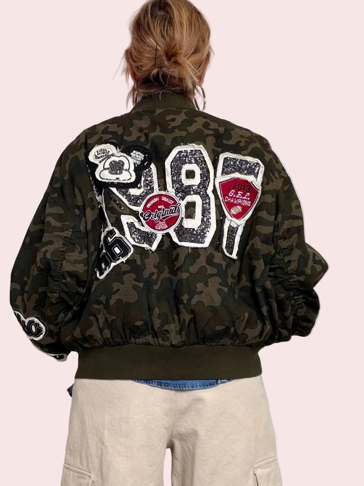 Bomber Camouflage con Patch – Street Style con Carattere