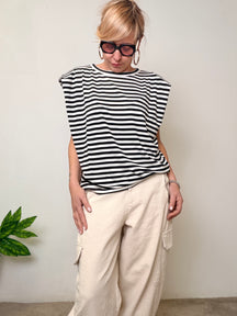 T-Shirt a Righe con Spalline – Casual Chic con Carattere