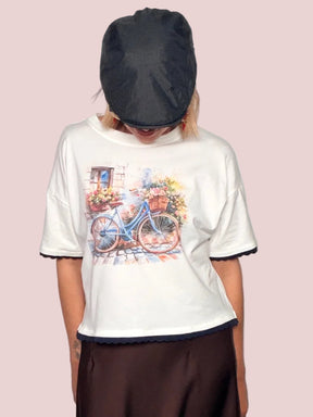 T-shirt 100% Cotone Stampa Acquerello Bicicletta con Bordo Smerlato