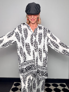 Completo Camicia e Pantalone in Rayon Stampa Barocca Bianco e Nero