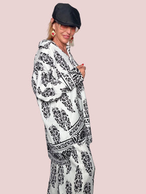 Completo Camicia e Pantalone in Rayon Stampa Barocca Bianco e Nero