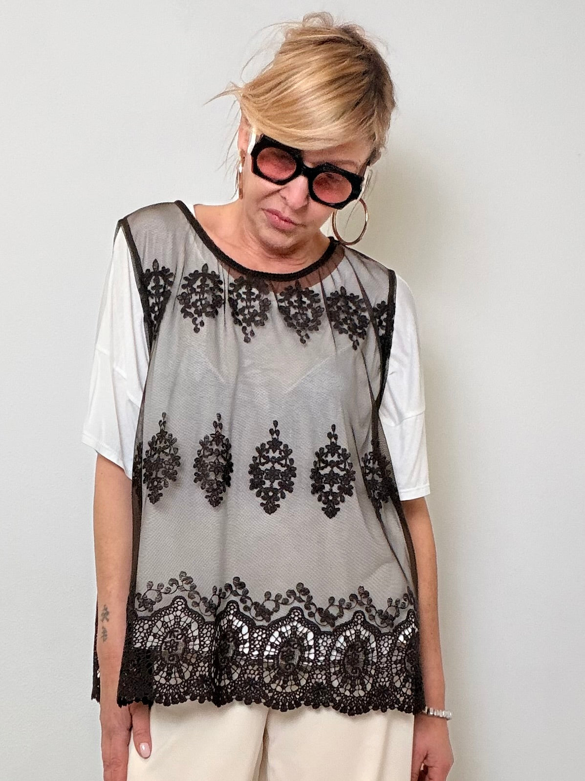 T-Shirt con Top in Pizzo – Romantic Chic senza Sforzo