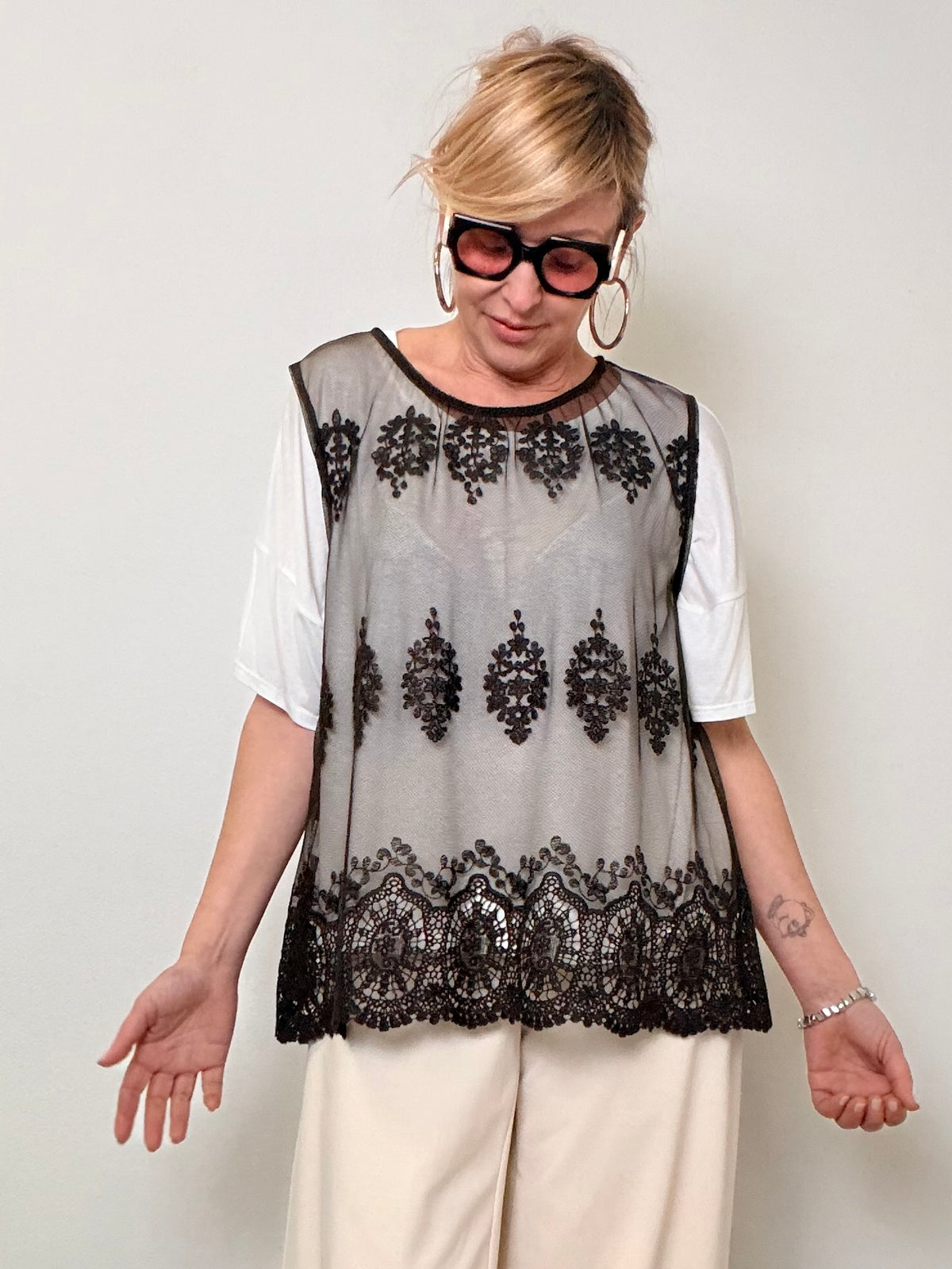 T-Shirt con Top in Pizzo – Romantic Chic senza Sforzo