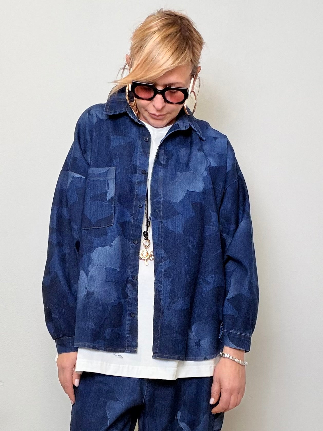 Camicia Over Effetto Denim – Morbida, Cool e Super Versatile