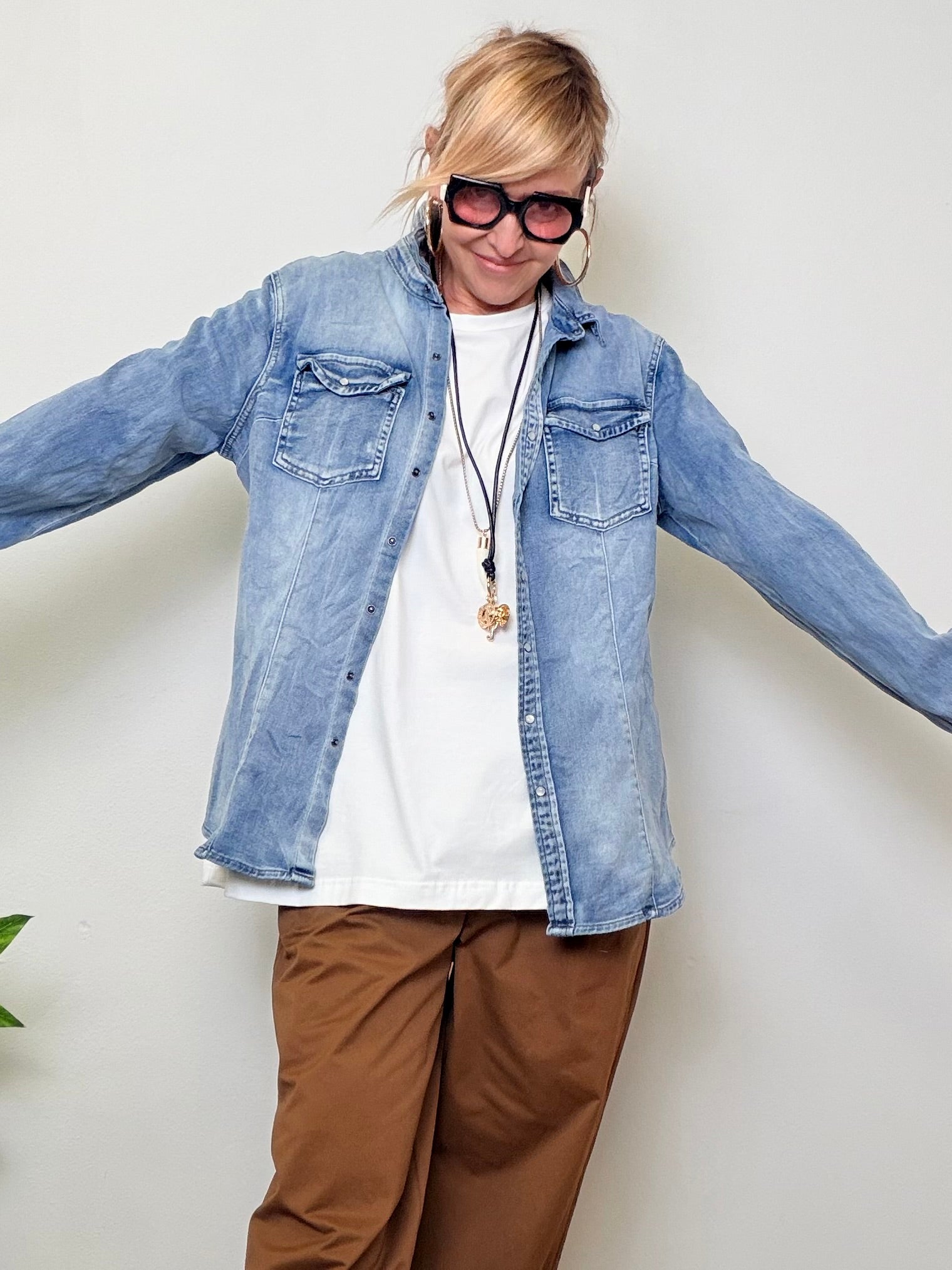 Camicia Over in Denim – La Jolly che Sta Bene su Tutto