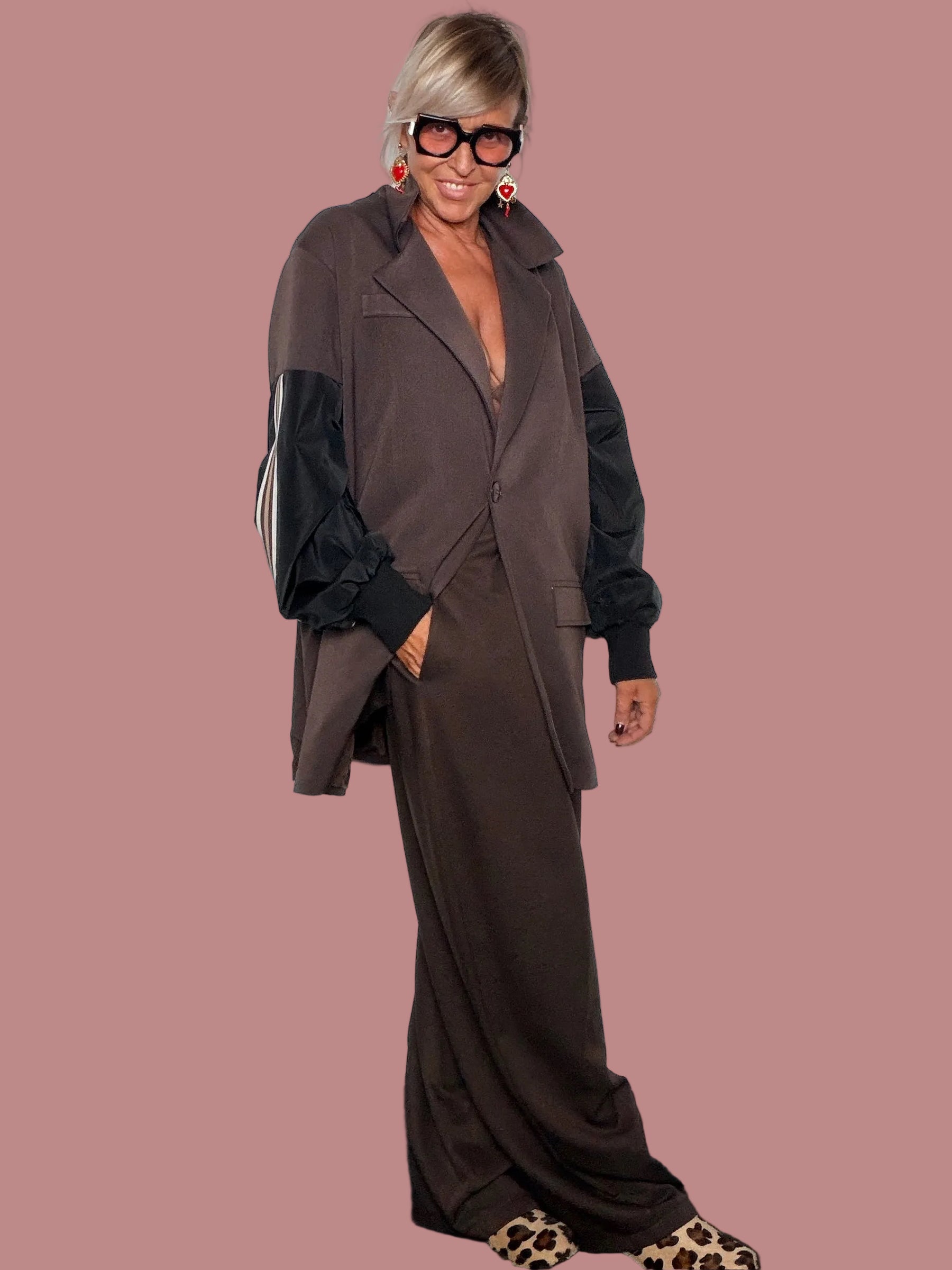 Pantalone wide leg marrone cioccolato - look completo con blazer bimateria manica taffetà nera sport stripe
