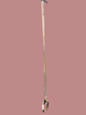 Collana lunga dorata pendente corno mezzaluna - vista intera della catena e del pendente