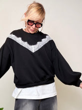 Felpa Chic con Inserto in Pizzo – Comfort con un Tocco Glam