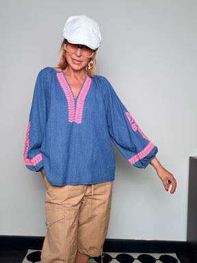 Camicia in Denim con Ricami Floreali Rosa Fluo