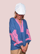 Camicia in Denim con Ricami Floreali Rosa Fluo