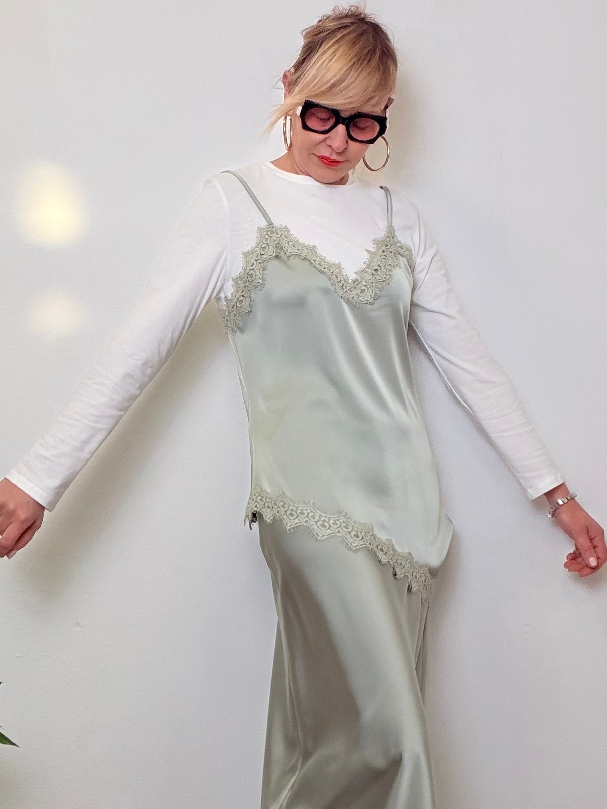 T-Shirt con Top in Pizzo Cucito “Lingerie Chic”