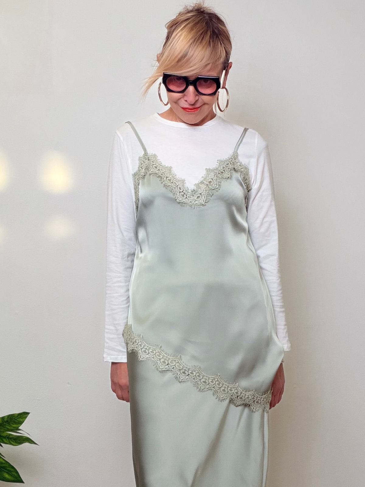 T-Shirt con Top in Pizzo Cucito “Lingerie Chic”