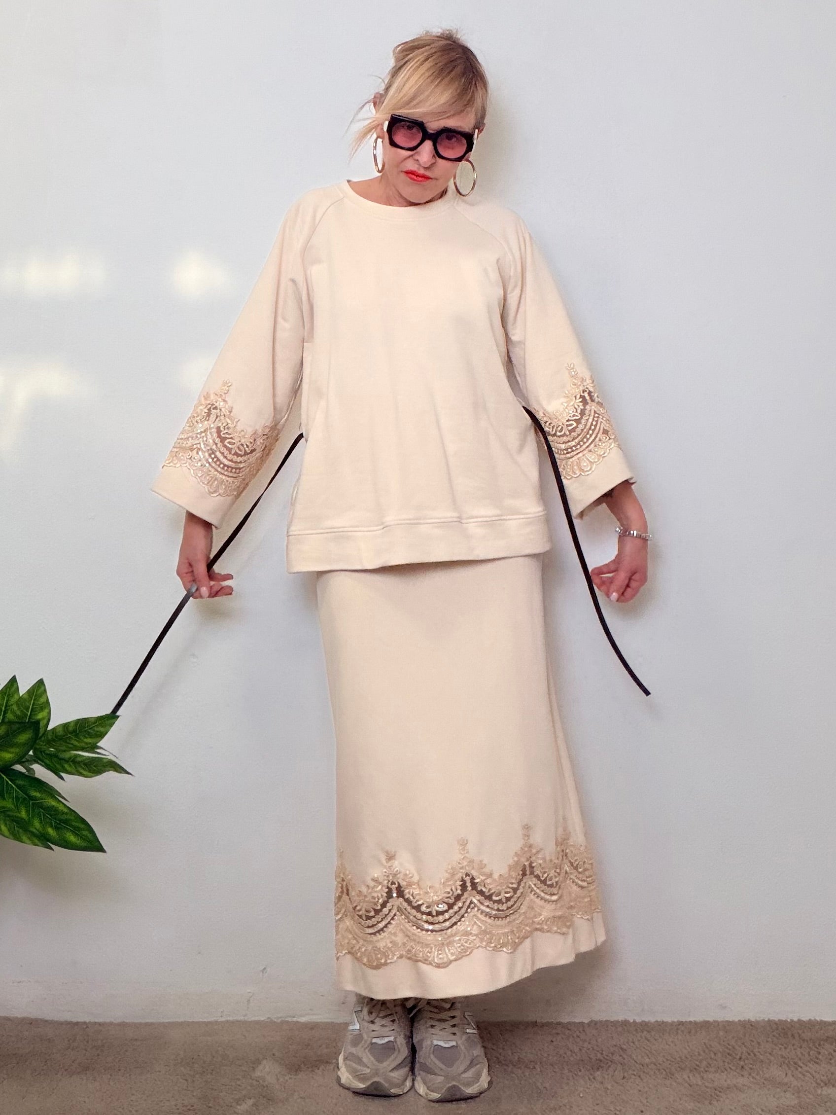 Felpa Over con Ricami “Romantic Chic”