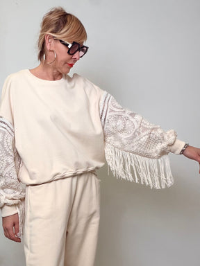 Felpa Cropped con Frange “Boho Chic”