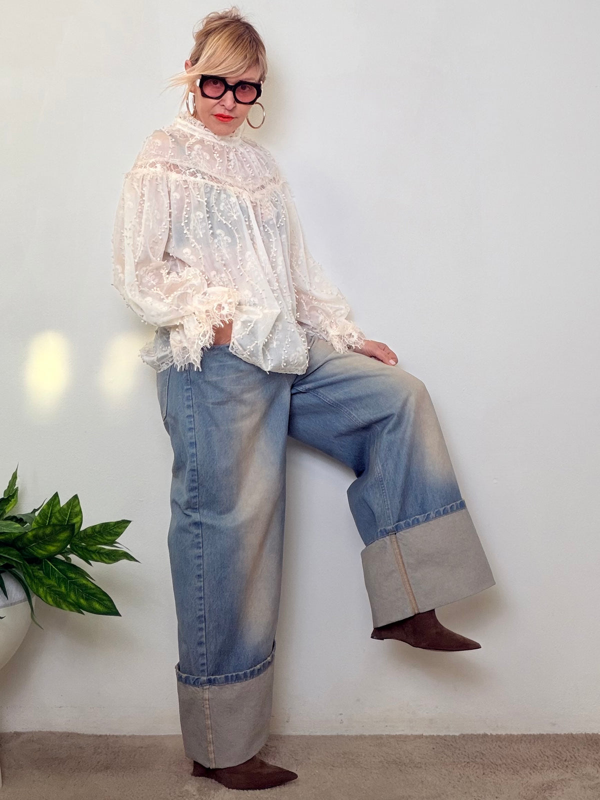 Jeans Wide Leg con Maxi Risvolto “Vintage Cool”