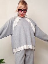 Felpa Over con Inserto in Pizzo “Cozy Romance”