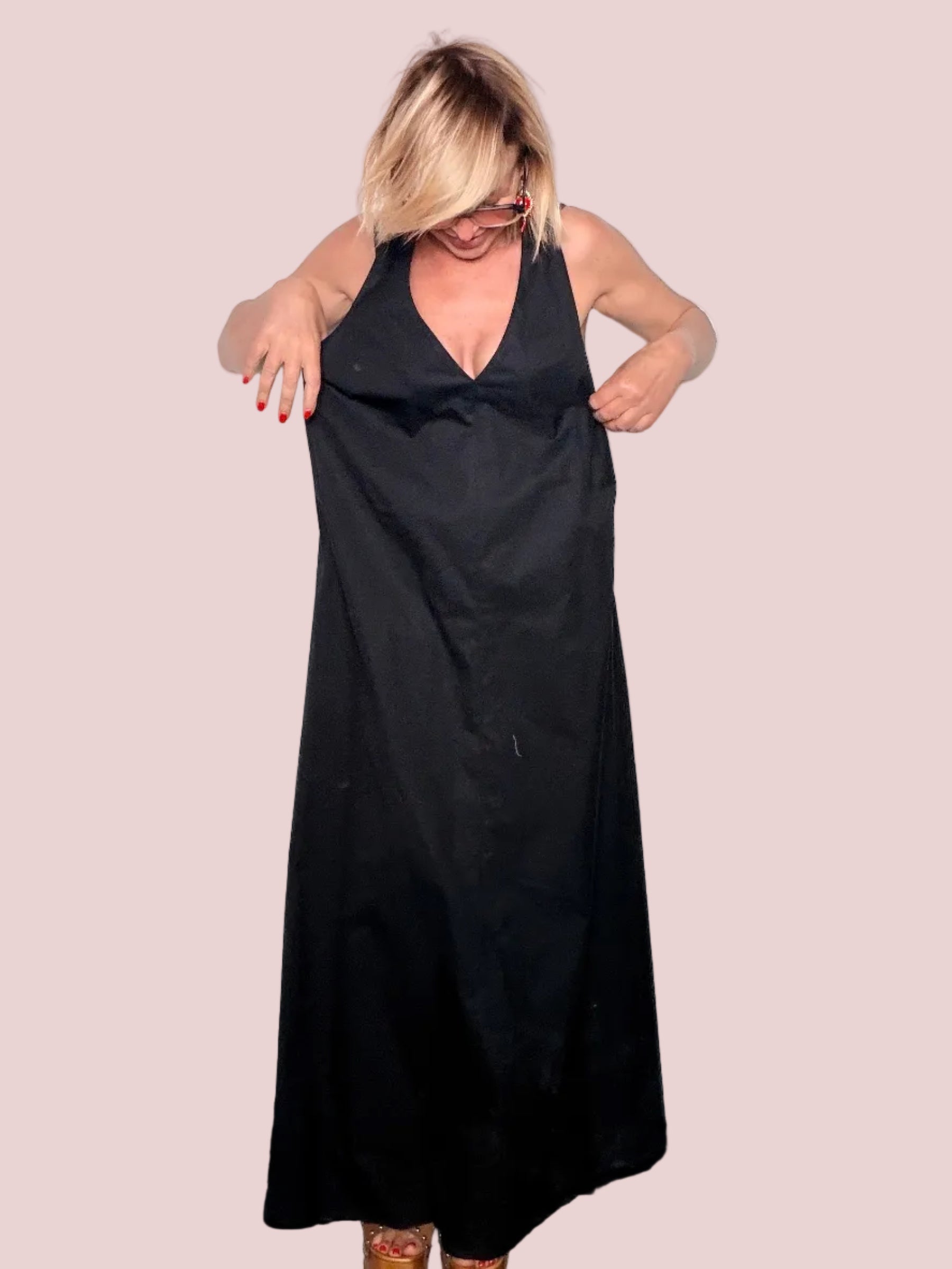 Abito Maxi in Cotone Nero con Spalline a Righe e Fiocco sulla Schiena