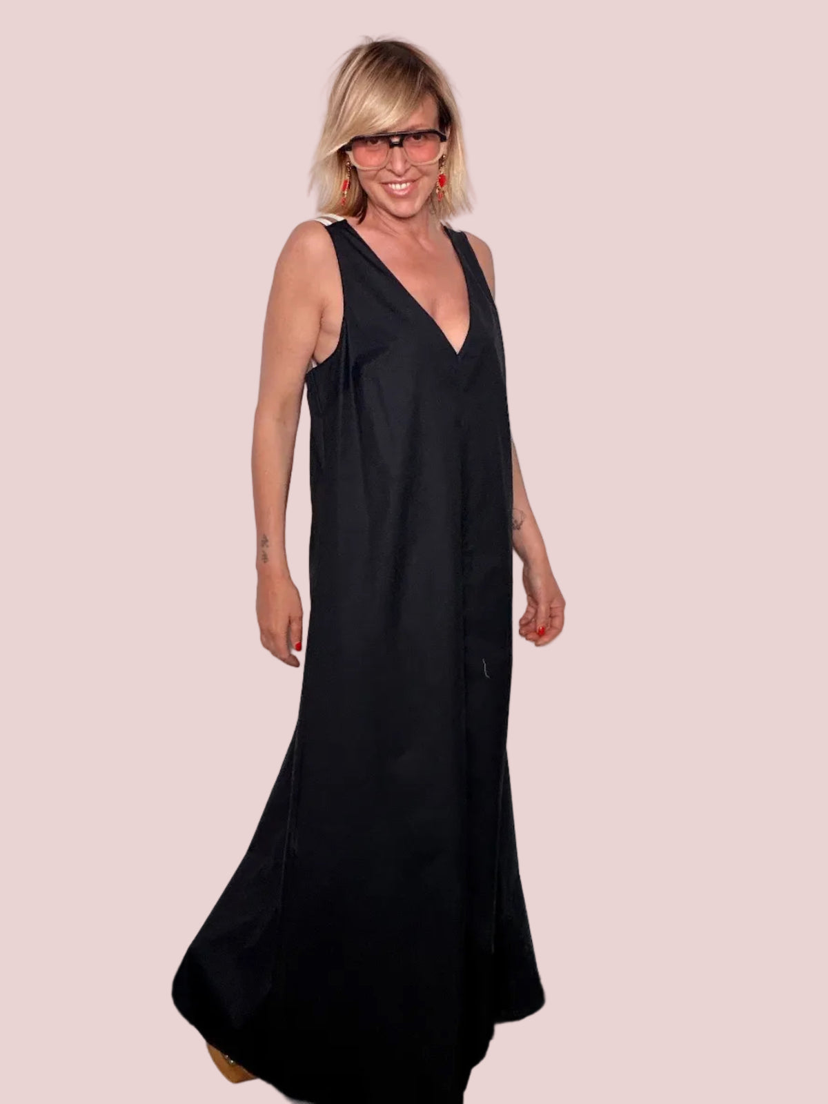 Abito Maxi in Cotone Nero con Spalline a Righe e Fiocco sulla Schiena