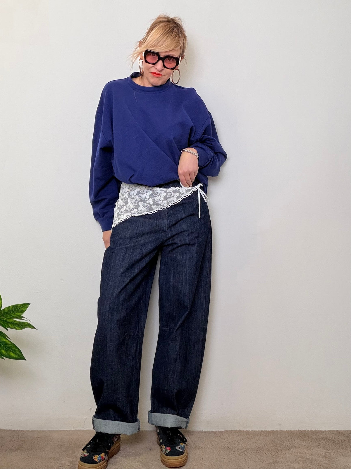 Jeans Wide Fit con Foulard in Pizzo “Romantic Rebel”