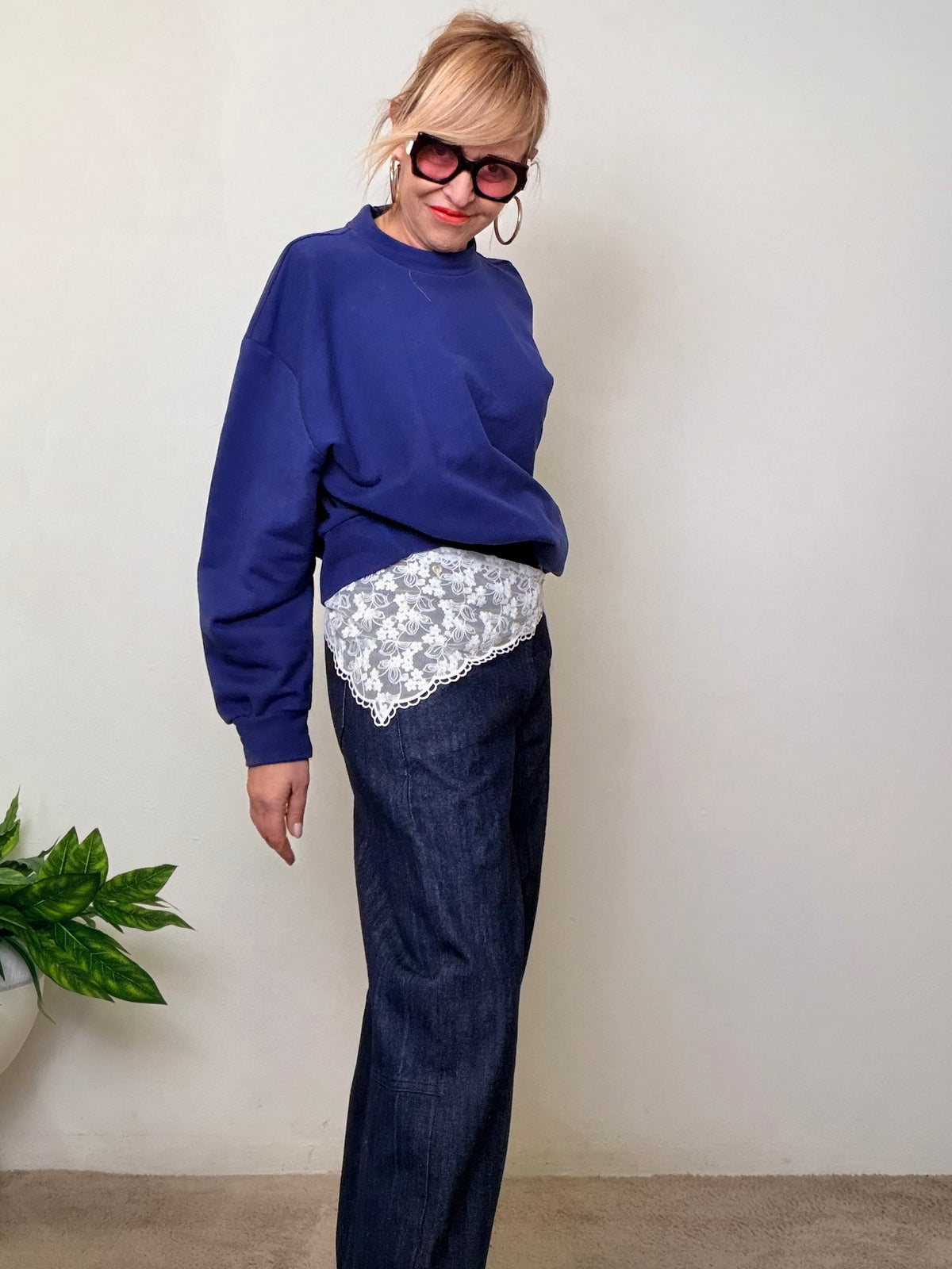 Jeans Wide Fit con Foulard in Pizzo “Romantic Rebel”