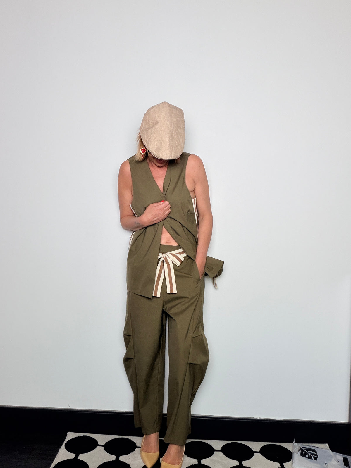 Pantalone Cargo in Cotone con Bande Laterali a Righe e Laccetto in Vita