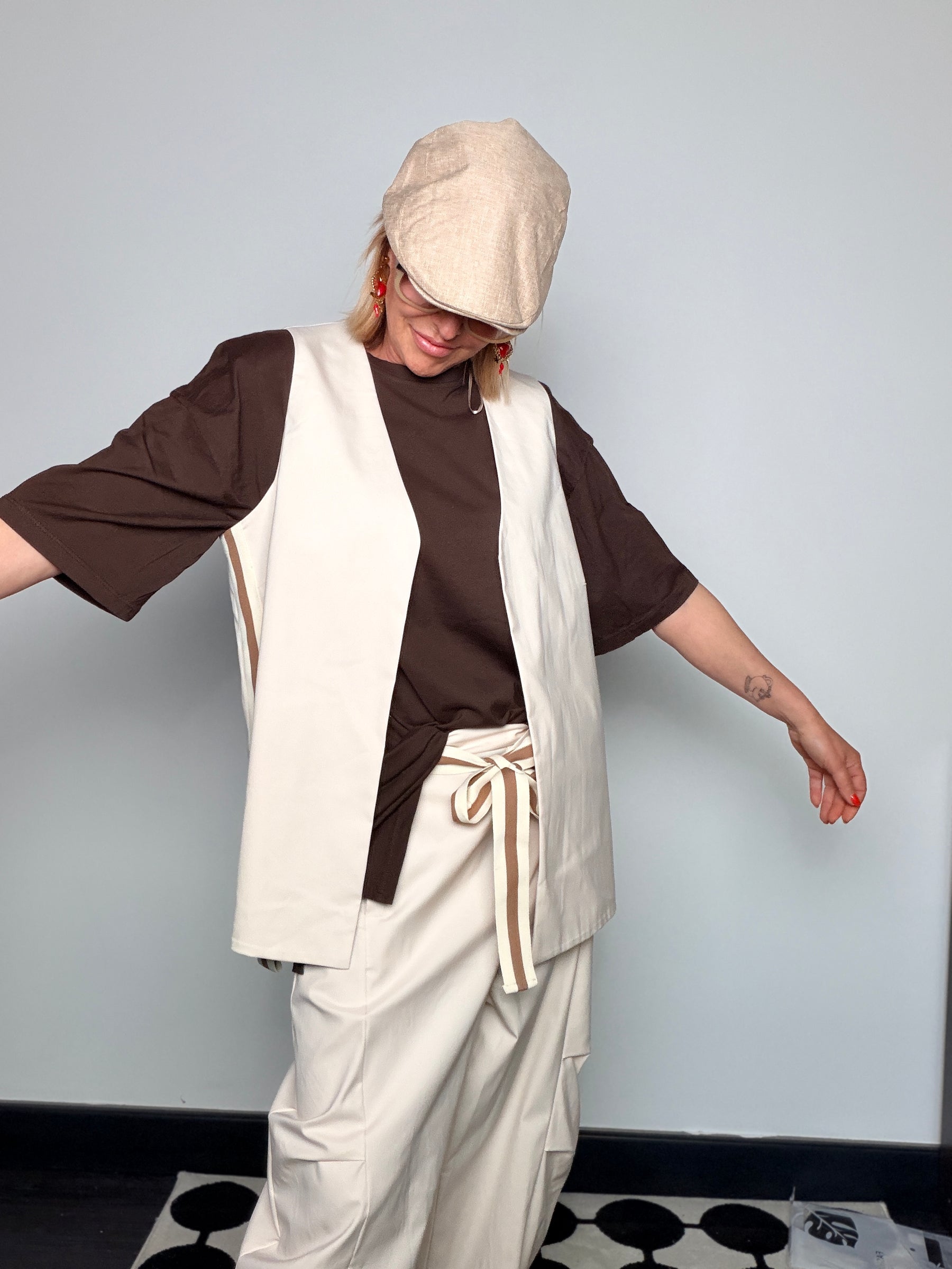 Gilet Lungo in Cotone con Bande Laterali a Righe e Laccetto in Vita