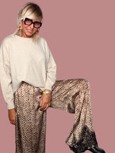 Pantalone Animalier con Fondo Decorativo