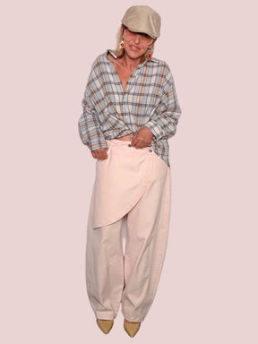 Pantalone Banana in Cotone Sabbiato con Chiusura a Portafoglio