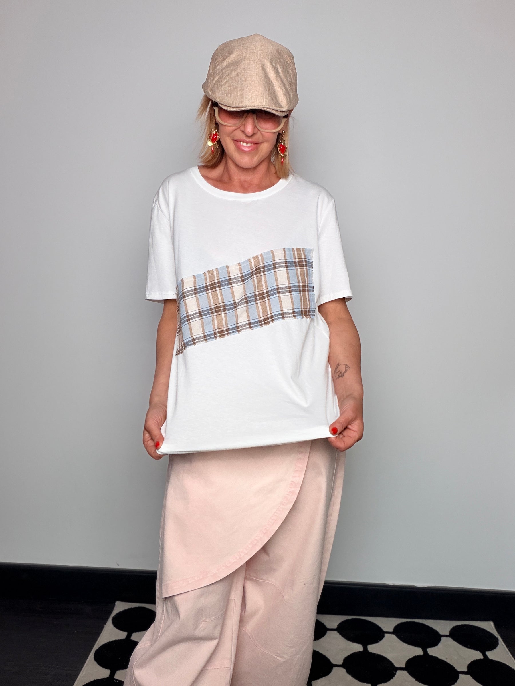 T-Shirt con Patch Tartan