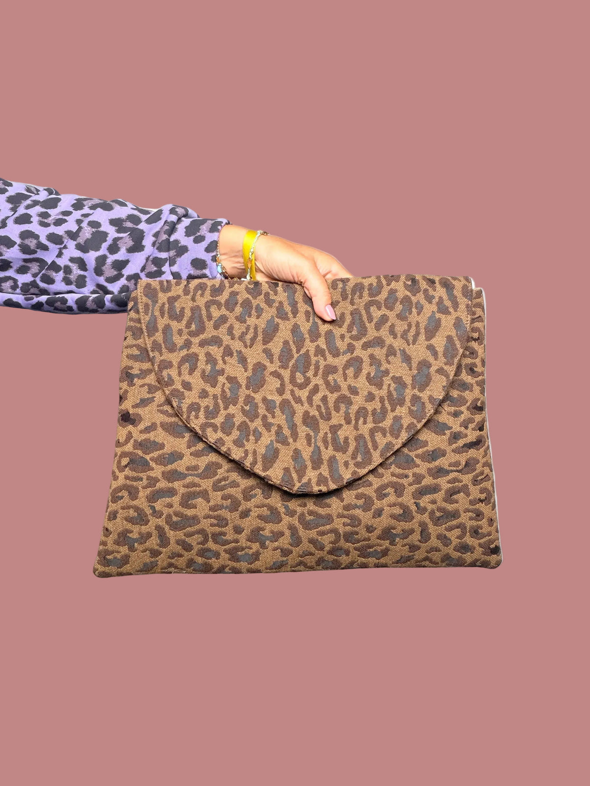 Maxi pochette animalier con catena