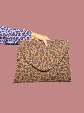 Maxi pochette animalier con catena