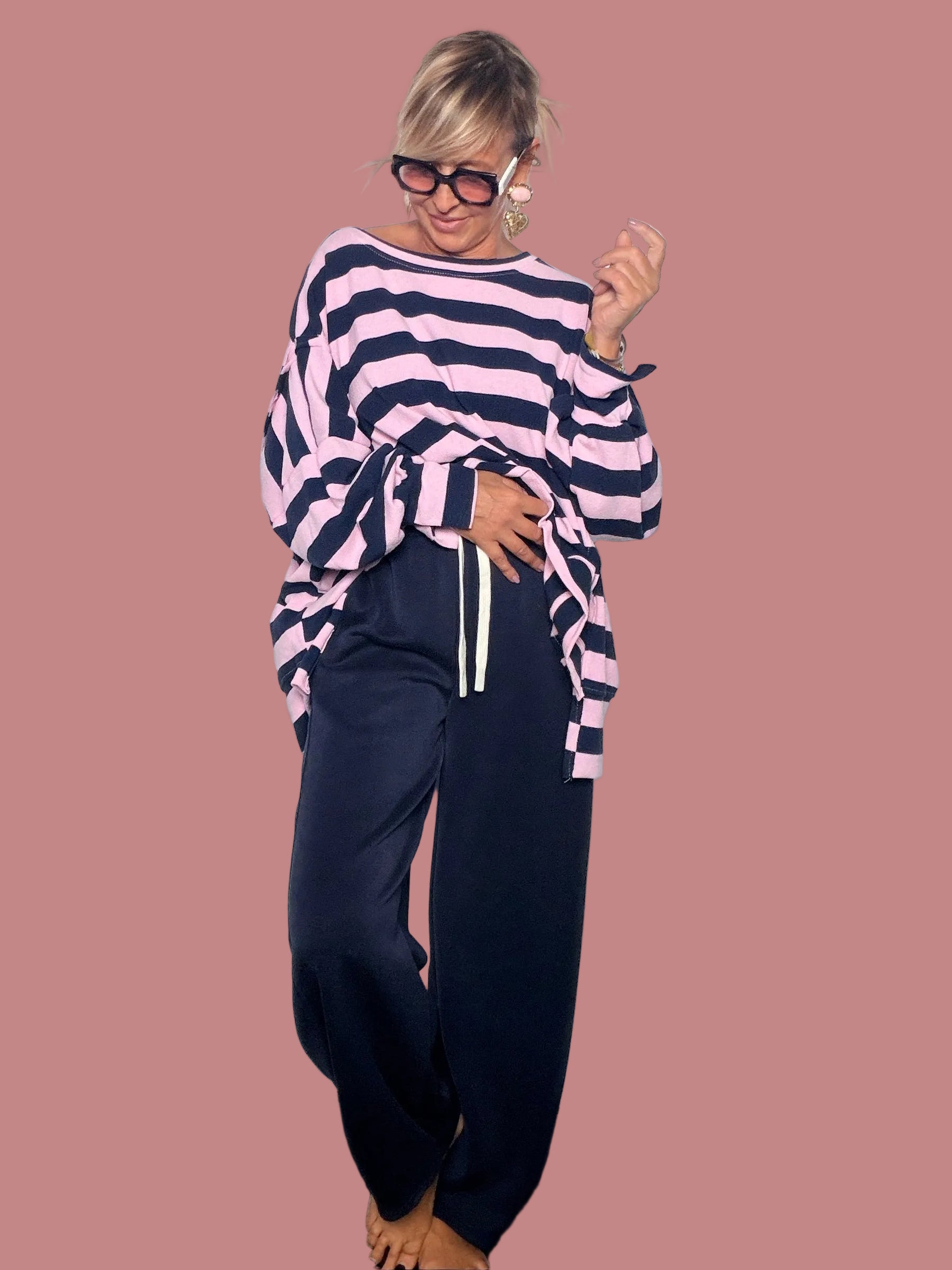 Pantalone donna blu navy Female indossato