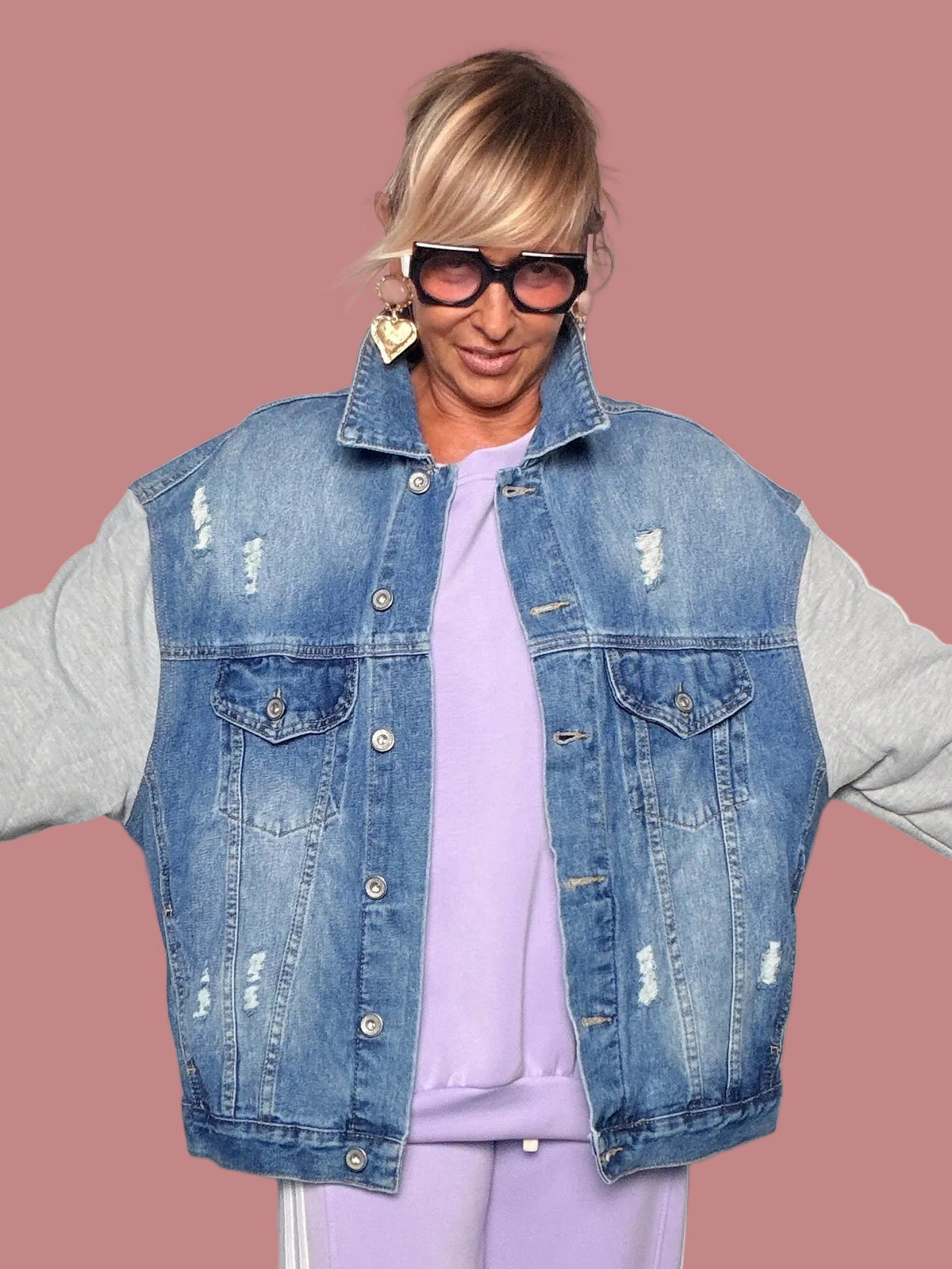 Giacca Female in denim azzurro con maniche in felpa grigia
