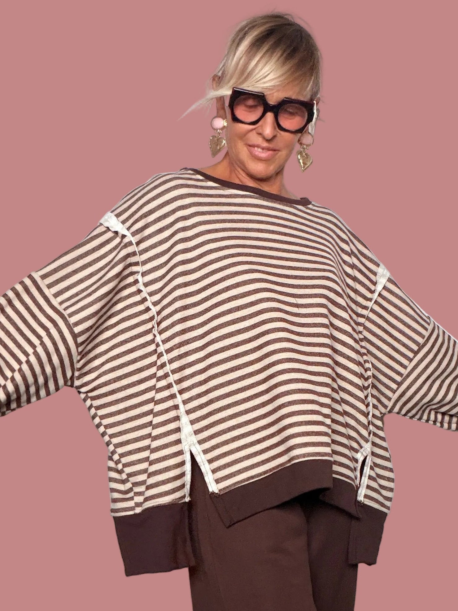 Felpa a Righe Marrone e Beige con Dettagli a Contrasto