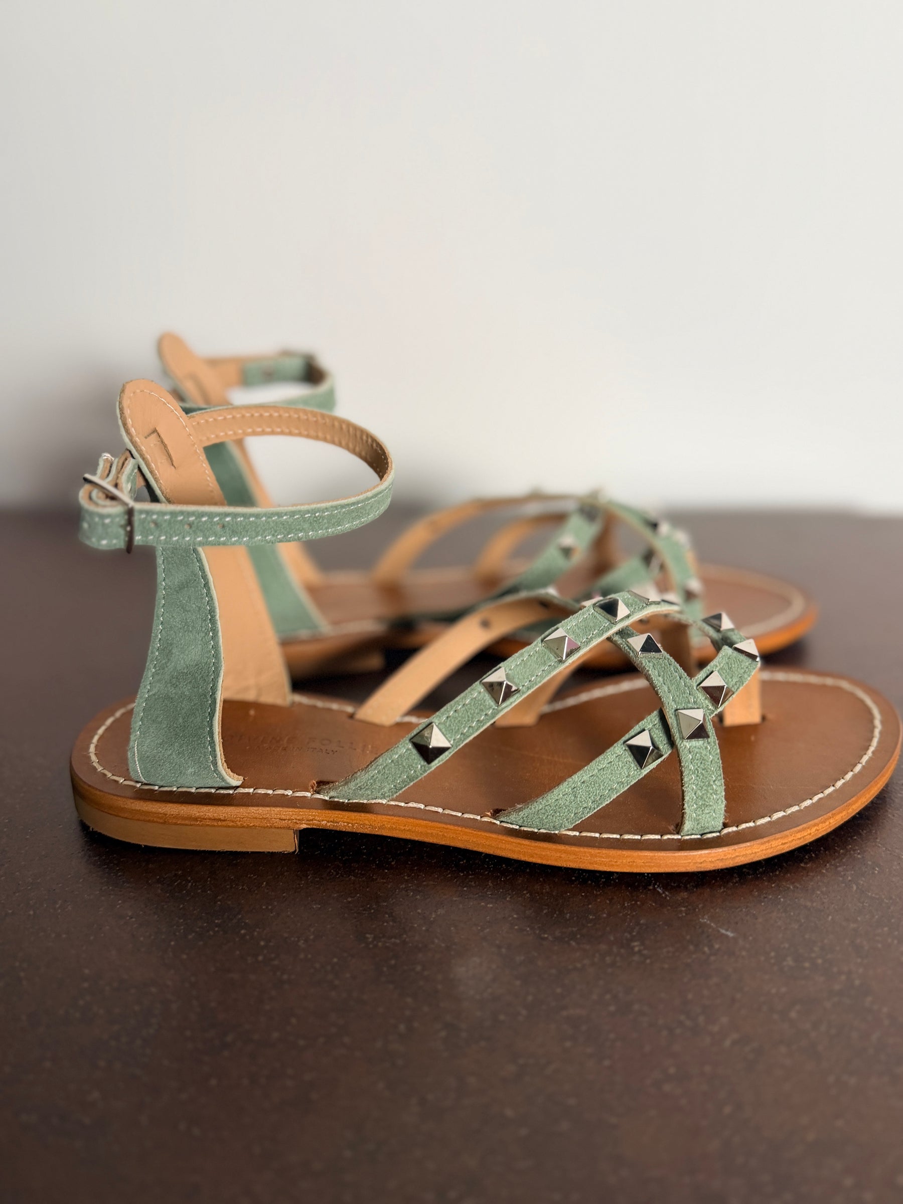 Sandalo Gladiatore con Borchie Piramidali — Divine Follie