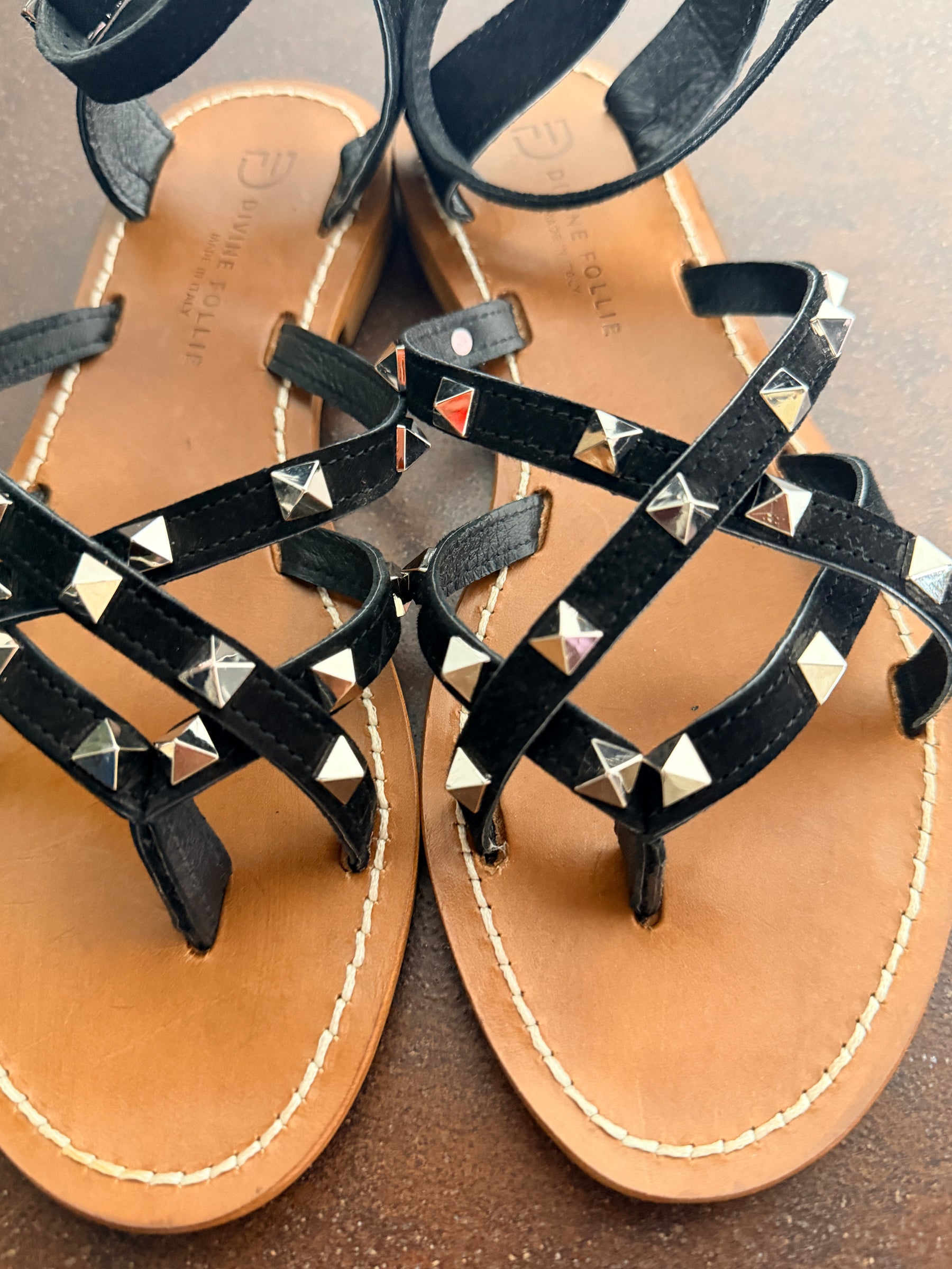 Sandalo Gladiatore con Borchie Piramidali — Divine Follie