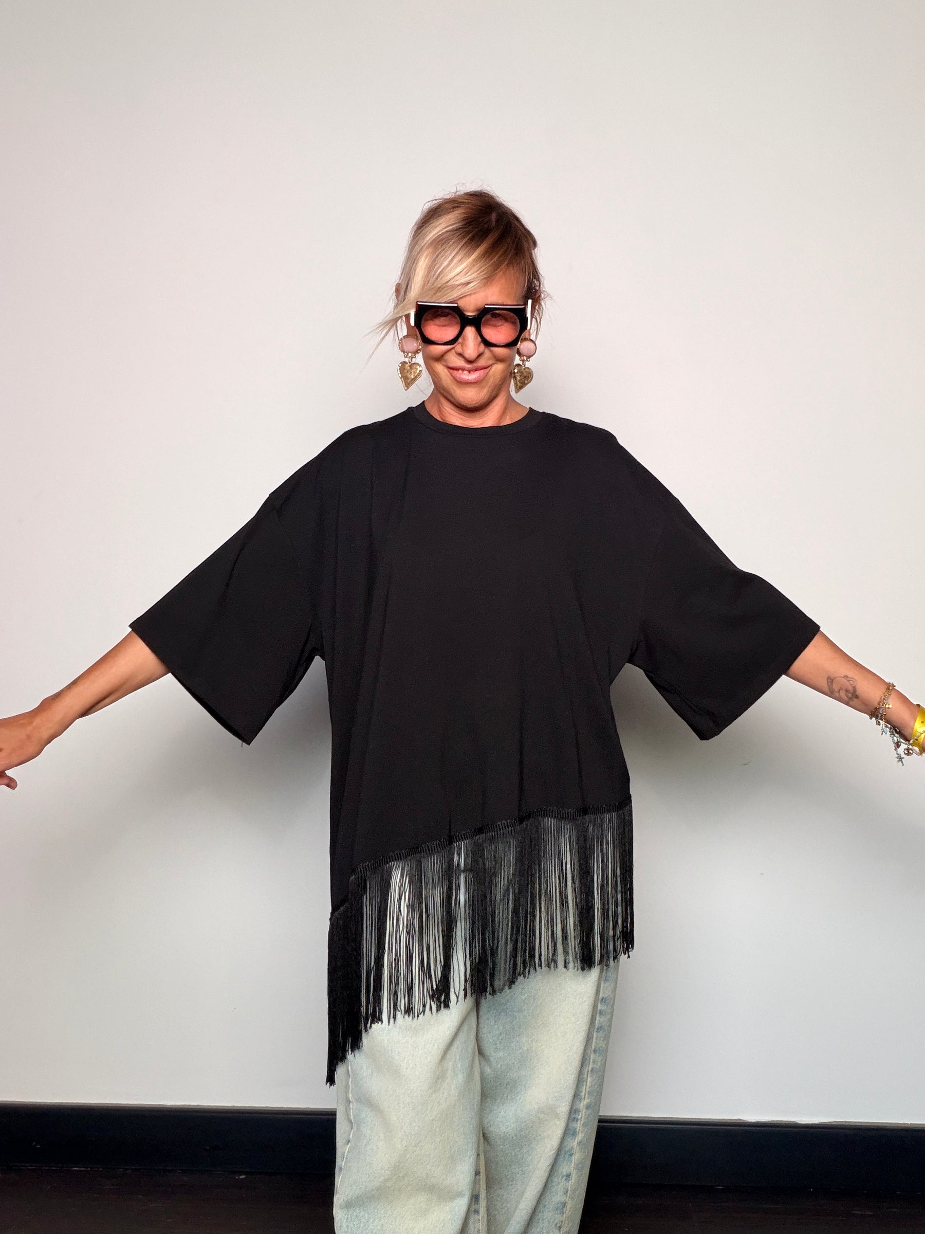 T-Shirt Over Asimmetrica con Frange